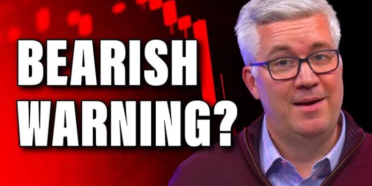 Is the S&P 500 Flashing a Bearish Divergence?