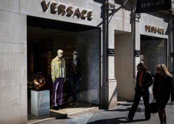 Prada Group says it has purchased fashion rival Versace in a deal worth nearly $1.4 billion